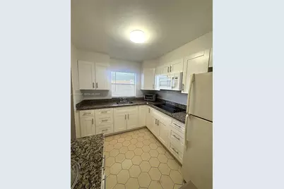 9580 Sunrise Lakes Blvd #304, Sunrise, FL 33322 - Photo 2