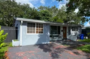 149 SW 67th Terrace, Pembroke Pines, FL 33023 - Photo 2