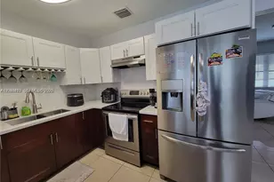 6930 SW 12th St, Pembroke Pines, FL 33023 - Photo 4