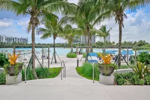 2411 Laguna Cir, Miami, FL 33181 - Photo 48