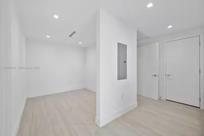 2411 Laguna Circle #306, Miami, FL 33181 - Photo 6