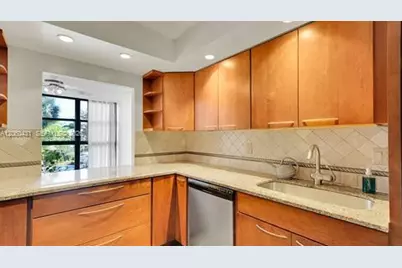 200 E Leslie Dr #329, Hallandale Beach, FL 33009 - Photo 30