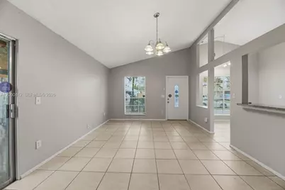8666 SW 14th St, Pembroke Pines, FL 33025 - Photo 4