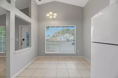 8666 SW 14th St, Pembroke Pines, FL 33025 - Photo 6