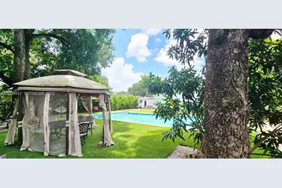 935 NE 149th St, Miami, FL 33161 - Photo 32