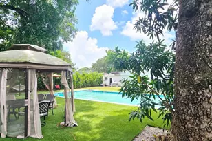 935 NE 149th St, Miami, FL 33161 - Photo 32