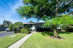 1020 S 14th Ct, Lantana, FL 33462 - Photo 1