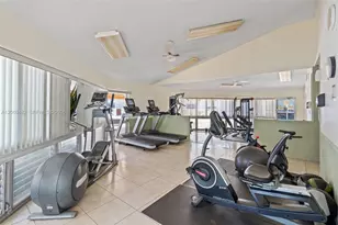 301 NE 14th Ave, Hallandale Beach, FL 33009 - Photo 28