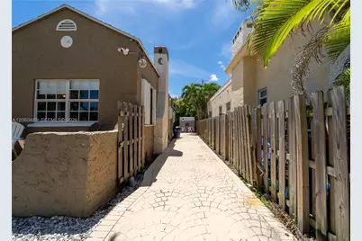 626 NE 4th Ct, Hallandale Beach, FL 33009 - Photo 4