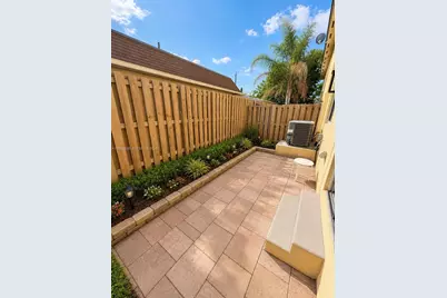 324 NE 3rd St #D, Hallandale Beach, FL 33009 - Photo 14