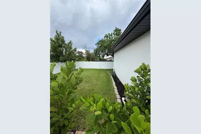 418 SW 19th Ter, Cape Coral, FL 33991 - Photo 34