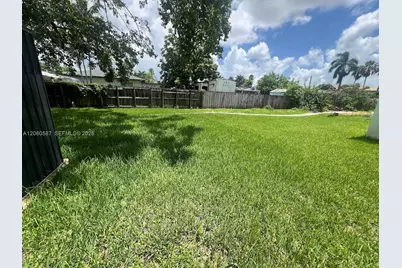 738 SW 9th St, Florida City, FL 33034 - Photo 2