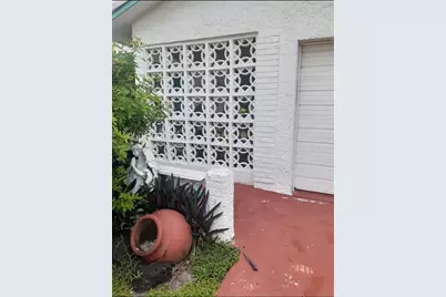 7516 NW 67th Ave, Tamarac, FL 33321 - Photo 2