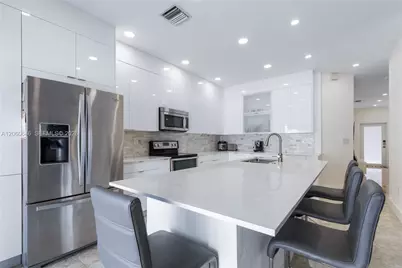 5622 NW 112th Ct, Doral, FL 33178 - Photo 2