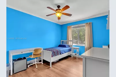 1208 NW 144th Ter, Pembroke Pines, FL 33028 - Photo 36