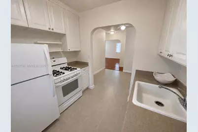 7407 Byron Ave #3, Miami Beach, FL 33141 - Photo 18