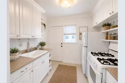 7407 Byron Ave #3, Miami Beach, FL 33141 - Photo 14