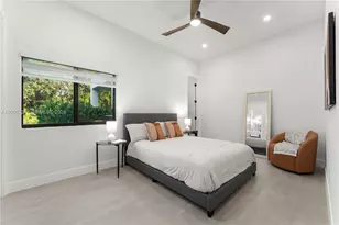 360 Holly Ln, Plantation, FL 33317 - Photo 32