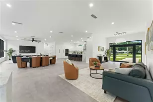 360 Holly Ln, Plantation, FL 33317 - Photo 8