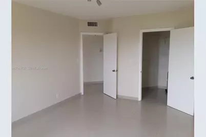 8290 Lake Dr #510, Doral, FL 33166 - Photo 4