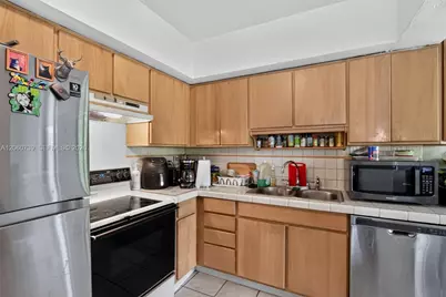 1390 NE 129th St, North Miami, FL 33161 - Photo 4