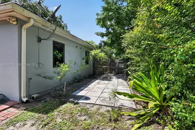 1390 NE 129th St, North Miami, FL 33161 - Photo 26