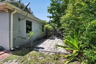 1390 NE 129th St, North Miami, FL 33161 - Photo 26