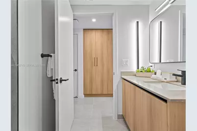 121 NE 5th St #504, Miami, FL 33132 - Photo 48