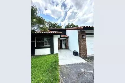 17839 NW 63rd Ct, Hialeah, FL 33015 - Photo 2