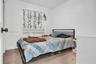 201 N 68th Way, Hollywood, FL 33024 - Photo 12
