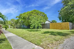 201 N 68th Way, Hollywood, FL 33024 - Photo 22