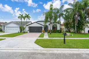 758 Lake Wellington Dr, Wellington, FL 33414 - Photo 2