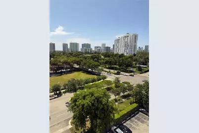 3375 N Country Club Dr #803, Aventura, FL 33180 - Photo 4
