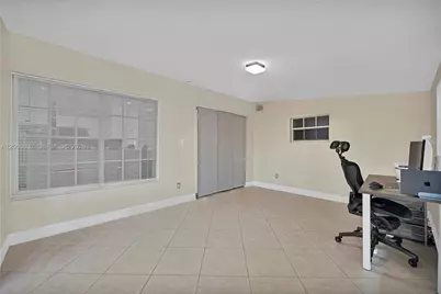 818 NE 3rd St, Hallandale Beach, FL 33009 - Photo 18