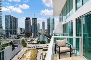 41 SE 5th St, Miami, FL 33131 - Photo 8