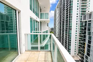 41 SE 5th St, Miami, FL 33131 - Photo 12