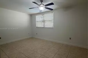 8205 Lake Dr, Doral, FL 33166 - Photo 22