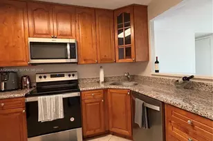 3375 N Country Club Dr, Aventura, FL 33180 - Photo 4