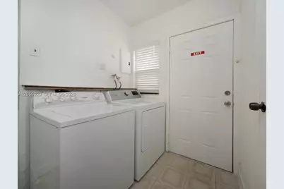 8636 NW 35th Pl, Miami, FL 33147 - Photo 8