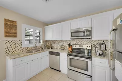 362 Prestwick Cir #3, Palm Beach Gardens, FL 33418 - Photo 14