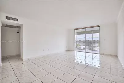 3600 NE 170th St #401, North Miami Beach, FL 33160 - Photo 6
