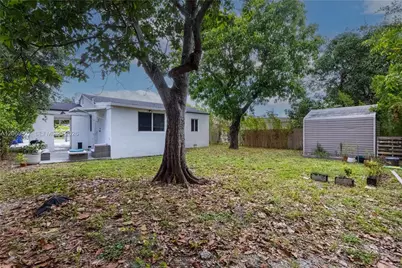 180 NW 67th St, Miami, FL 33150 - Photo 18