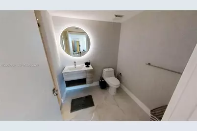 350 S Miami Ave #3902, Miami, FL 33130 - Photo 2