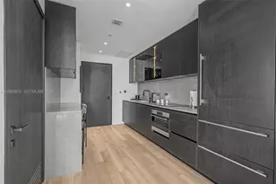 20 NE 11th St, Miami, FL 33132 - Photo 6