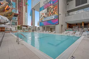20 NE 11th St, Miami, FL 33132 - Photo 2