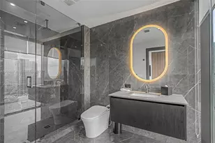 20 NE 11th St, Miami, FL 33132 - Photo 14