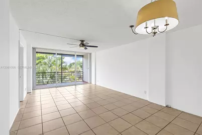 112 Royal Park Dr #3A, Oakland Park, FL 33309 - Photo 2