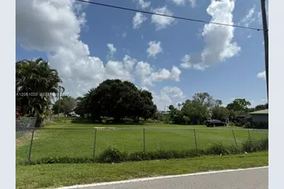 757 SW Avenue R, Moore Haven, FL 33471 - Photo 8