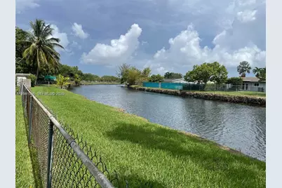 11833 SW 34th St, Miami, FL 33175 - Photo 2