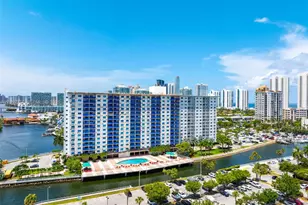 400 Kings Point Dr, Sunny Isles Beach, FL 33160 - Photo 40